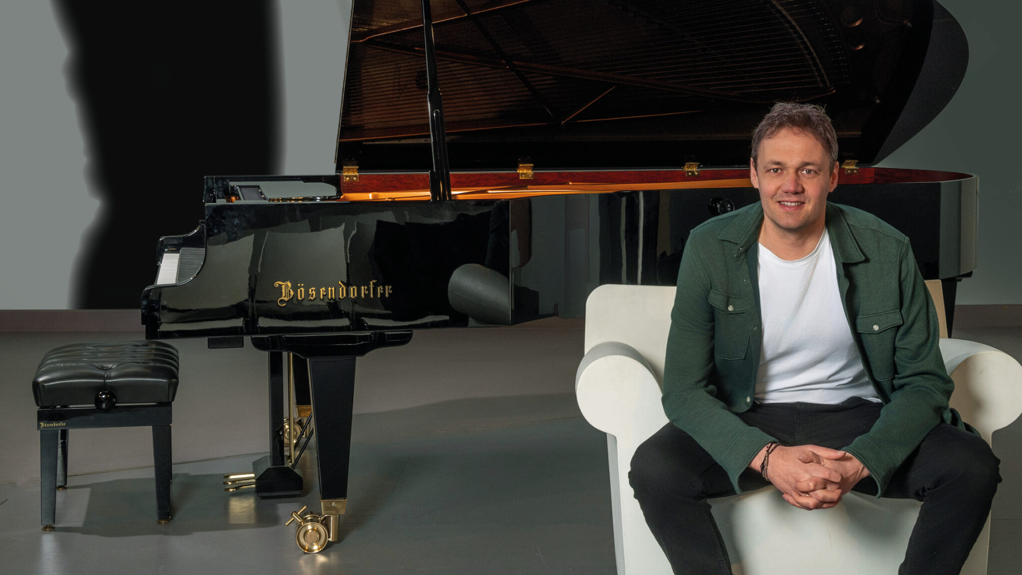Bernd van den Bos – Freddie Mercury on Piano