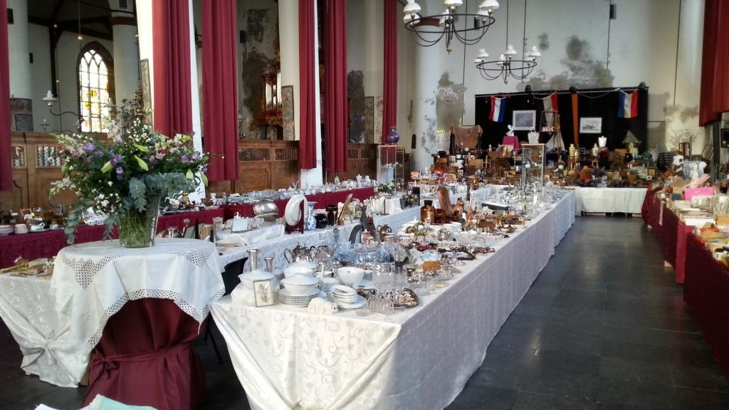 Antiek & Curiosa markt Bonifaciuskerk Medemblik